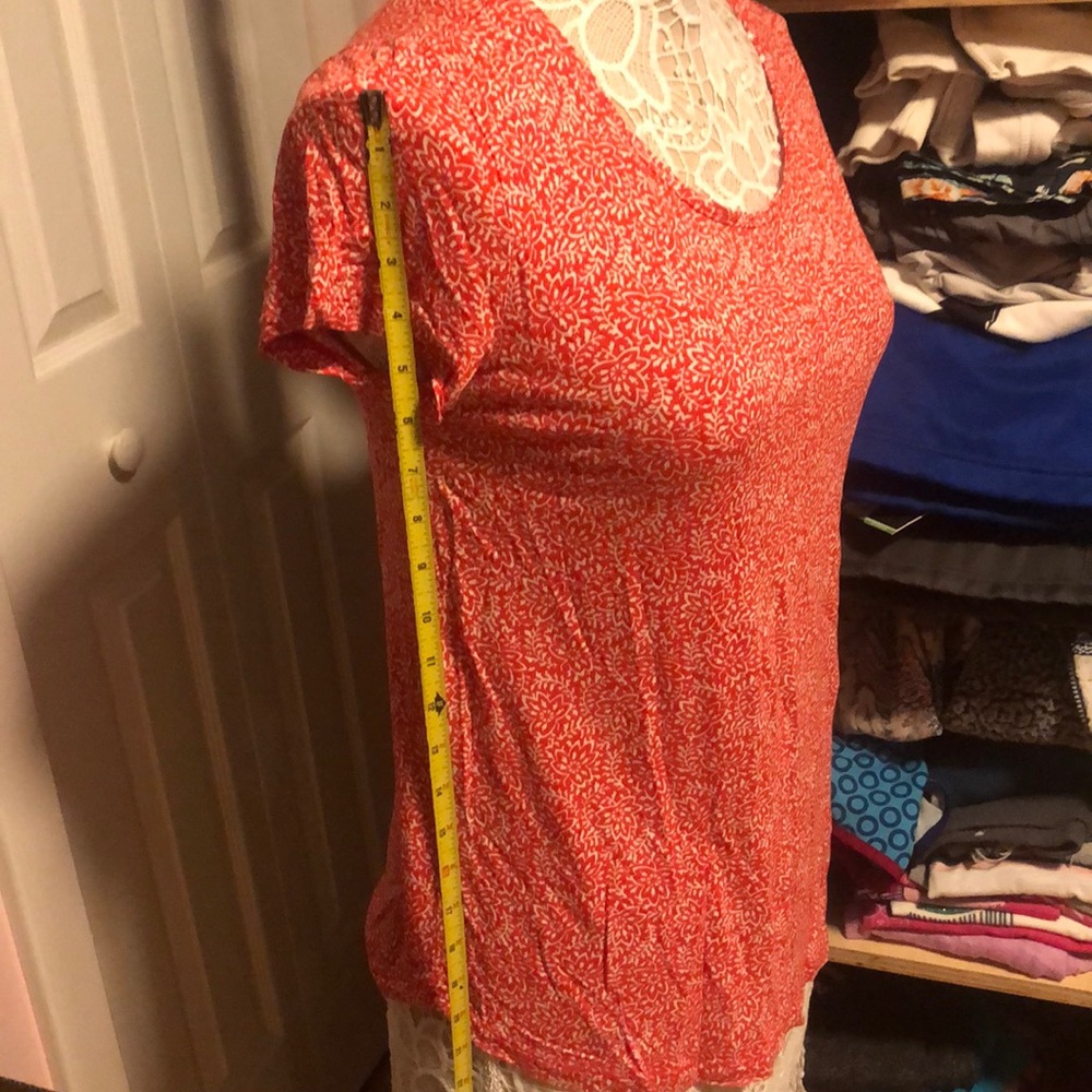 Red flowered shirt - Picture 6 of 7